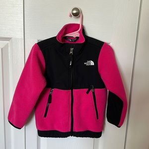 3T Pink Denali Northface. No rips/stains. Great condition. Smoke free home